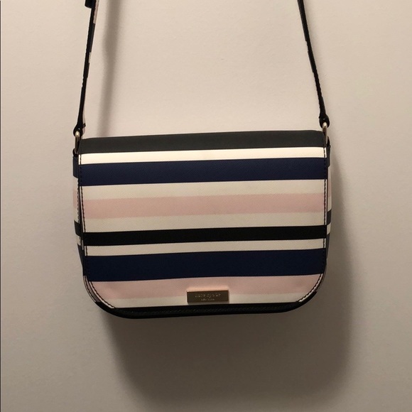 kate spade Handbags - NWOT kate spade striped crossbody purse
